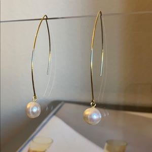 Freshwater pearl earrings 18k gold plated wire.